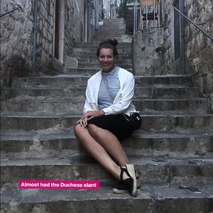 Meet your Posher, Caitlin